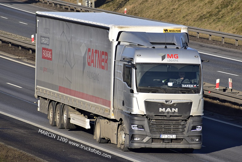 _DSC0832 MG LOGISTIC-crop-MAN TGX II.JPG