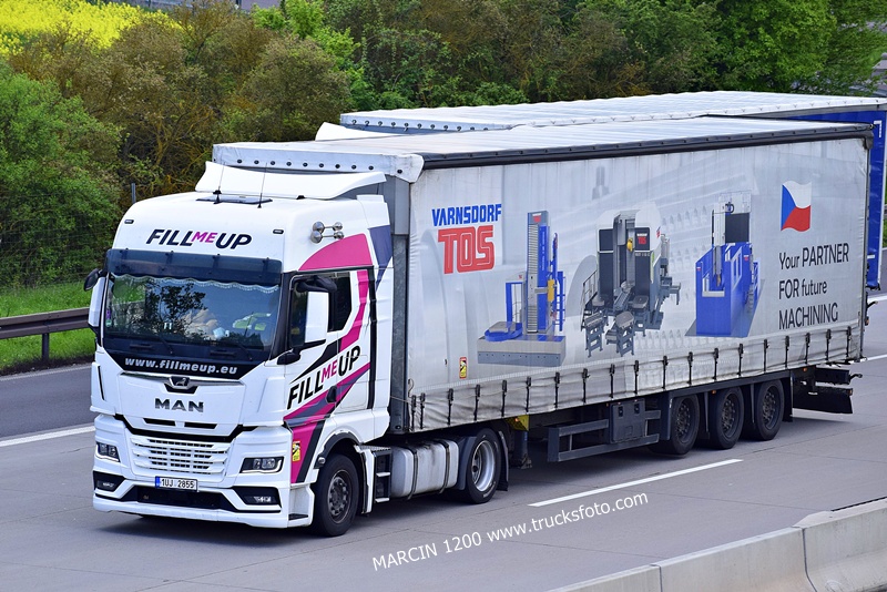 _DSC5141 FILL ME UP-crop-MAN TGX II.JPG