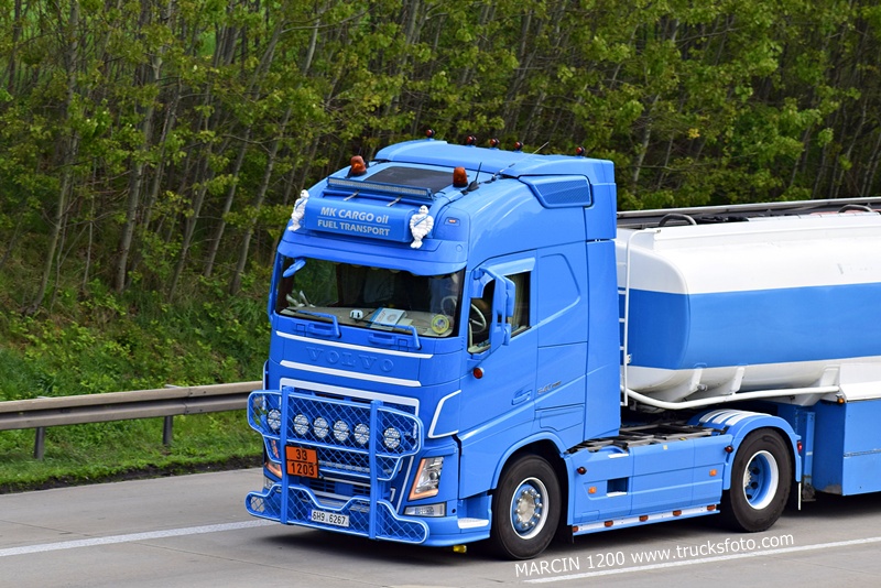 _DSC1391 MK CARGO-crop-VOLVO FH4.JPG