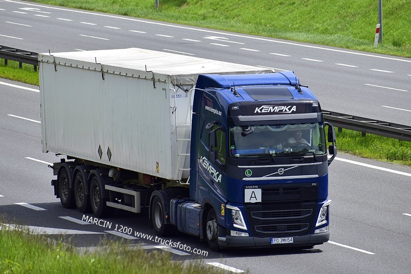 _DSC7126 KEMPKA-crop-VOLVO FH4.JPG