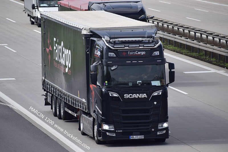 _DSC4905 FAIRS CARGO-crop-SCANIA S520 V8.JPG