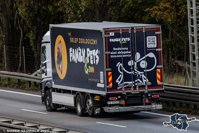 Mercedes-Benz Actros Family Pets.jpg