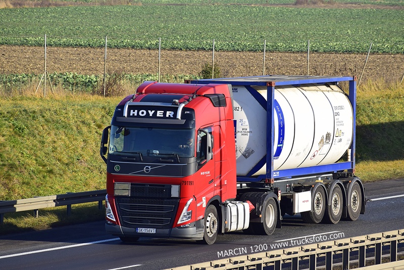 _DSC7268 HOYER-crop-VOLVO FH5.JPG