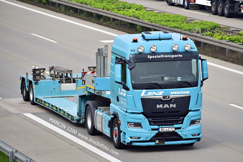 _DSC4437 LENZ-crop-MAN TGX II.JPG