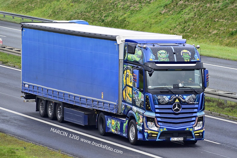 _DSC2998 ACTROS MP4-crop--------.JPG