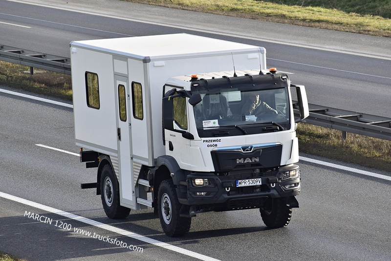 _DSC8002 MAN TGM II-crop-PRZEWÓZ OSÓB.JPG