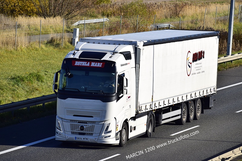 _DSC4119 Estela Mari-crop-VOLVO FH AERO.JPG