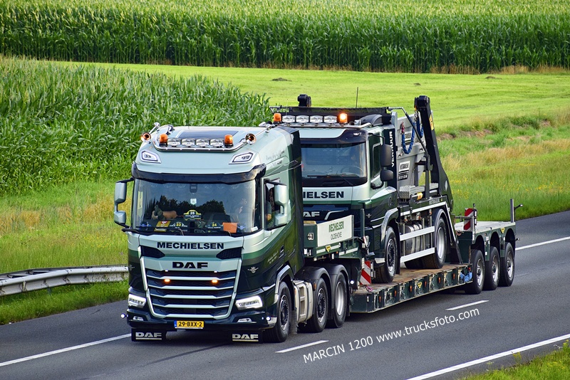 _DSC1148 MECHIELSEN-crop-DAF XG DAF CF.JPG