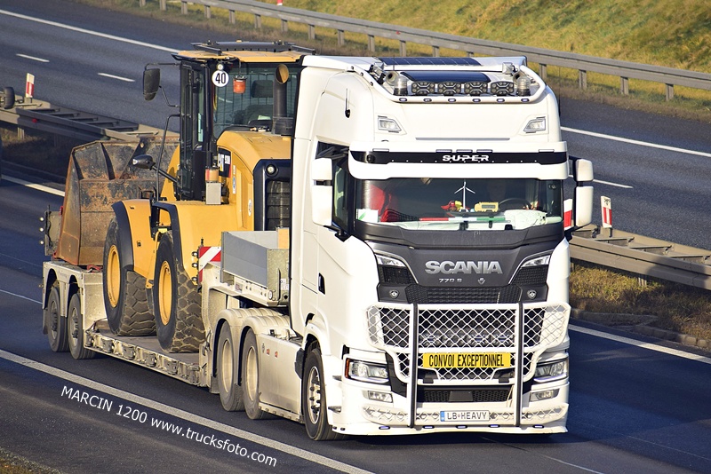 _DSC7605 Ladislav Belica LB Trans-crop-SCANIA S770 V8.JPG