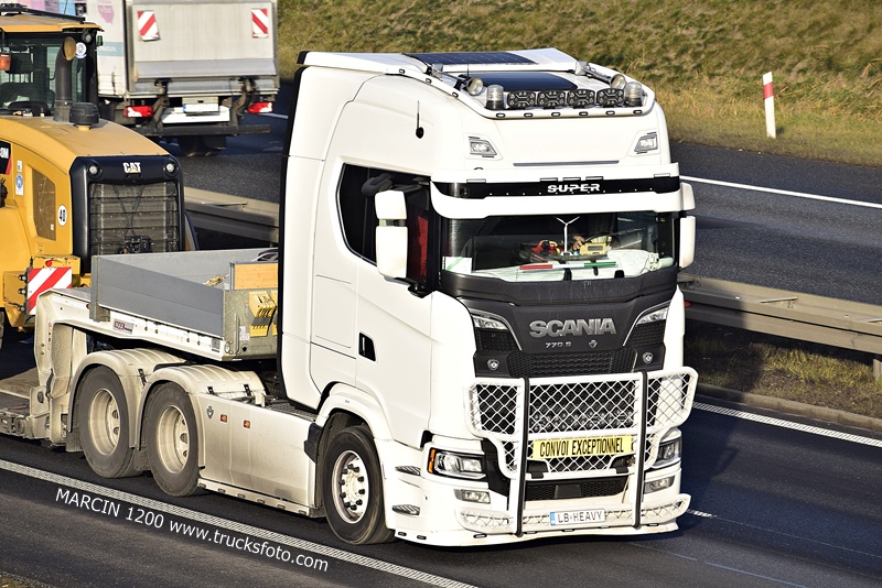 _DSC7606 Ladislav Belica LB Trans-crop-SCANIA S770 V8.JPG