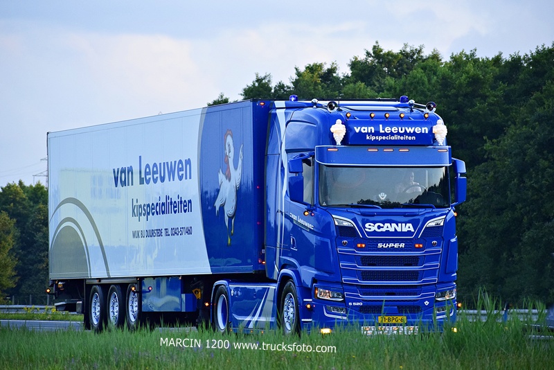 _DSC1206 VAN LEEUWEN-crop-SCANIA S520 V8 SUPER.JPG
