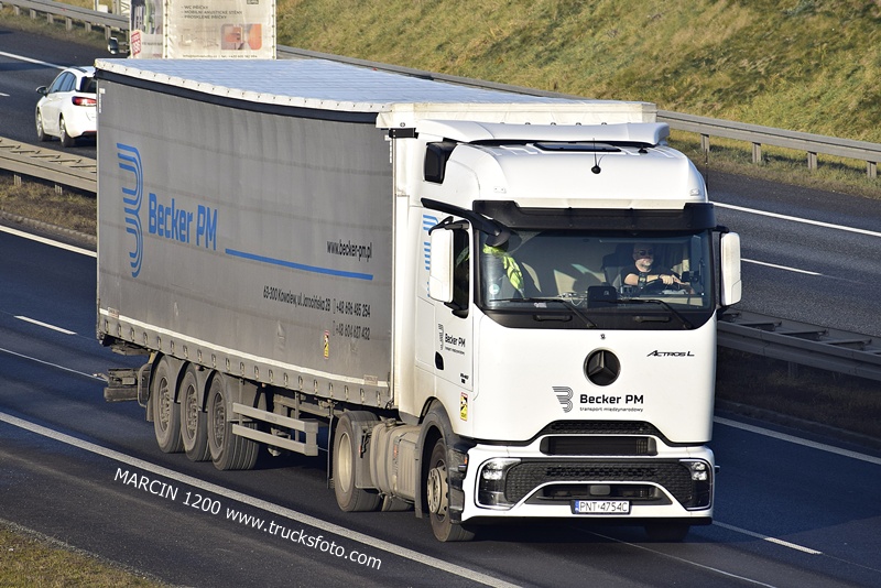 _DSC8477 BECKER PM-crop-ActrosL ProCabin.JPG