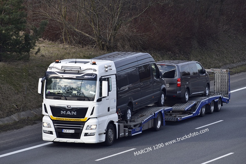 _DSC2378 MINI HEAVY-crop-MAN TGX.JPG