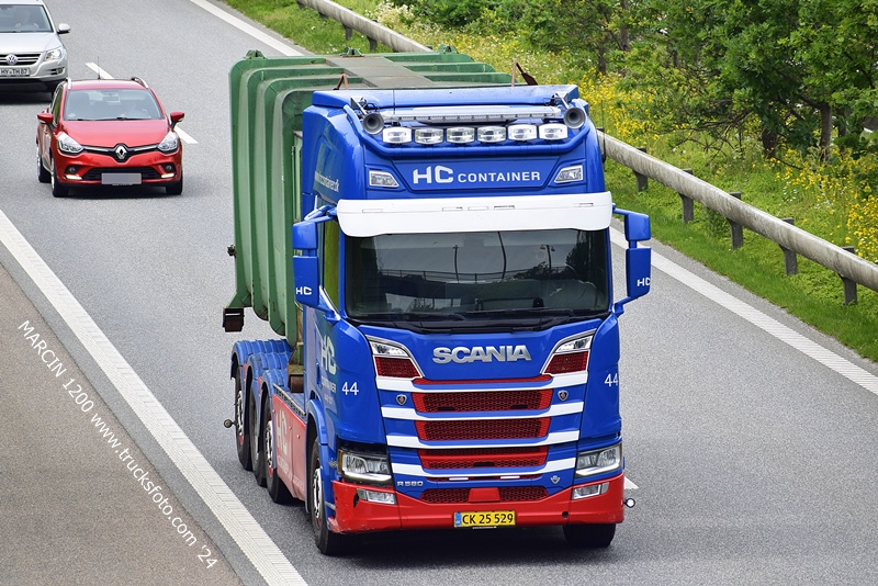 _DSC4735 HC CONTAINER-crop-SCANIA R580 V8 NG.JPG
