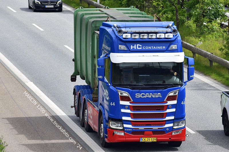 _DSC4780 HC CONTAINER-crop-SCANIA R580 V8 NG.JPG