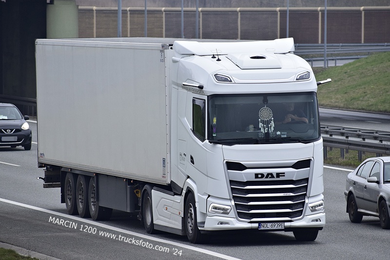 _DSC00011 (193) MAJKA-crop-DAF XG.JPG