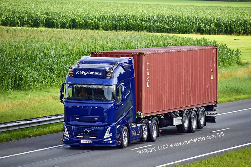 _DSC0995 F.WYCKMANS-crop-VOLVO FH AERO.JPG
