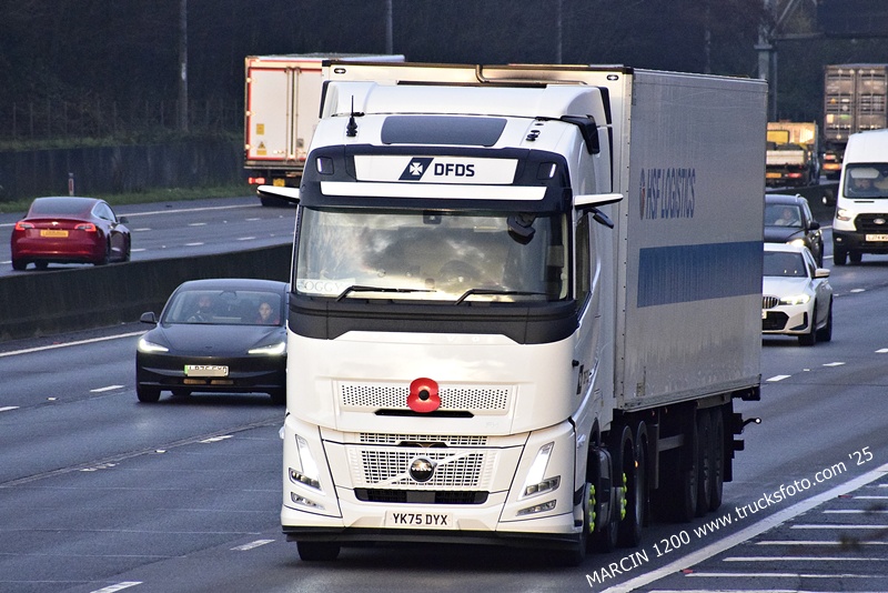 _DSC9246 DFDS-crop-VOLVO FH AERO.JPG
