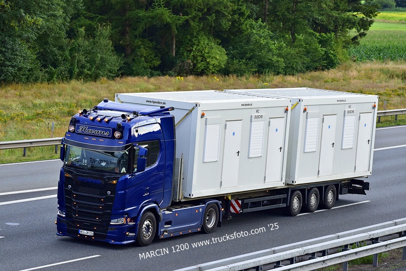 _DSC8173 HARMS-crop-SCANIA S V8.JPG