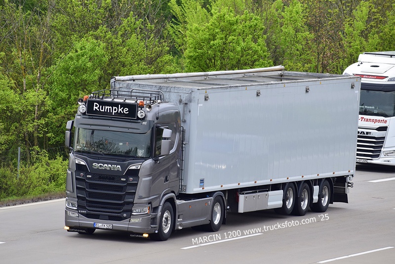 _DSC5579 RUMPKE-crop-SCANIA S520 V8.JPG