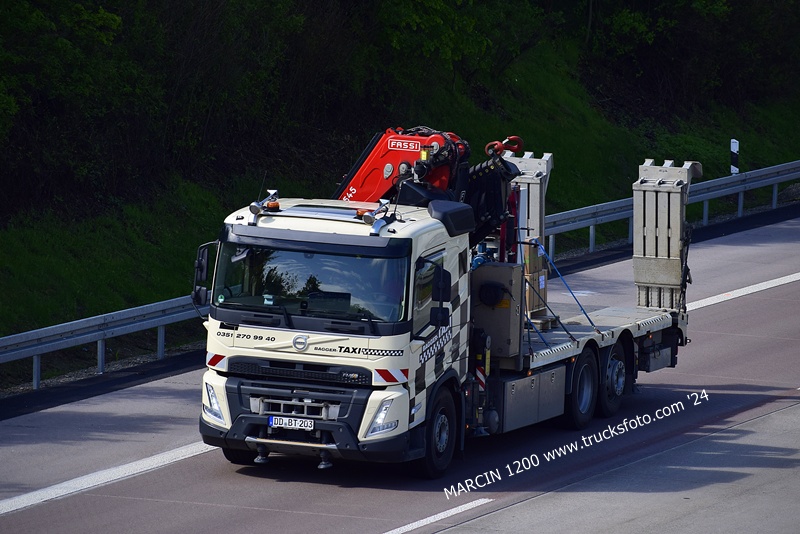 _DSC1453 BAGGER-crop-VOLVO FM5.JPG