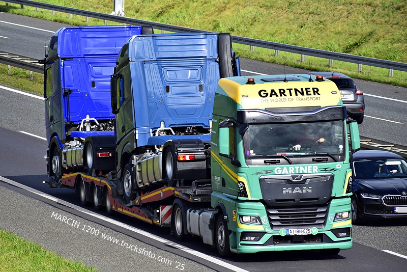 _DSC2183 GARTNER-crop-MAN TGX II.JPG