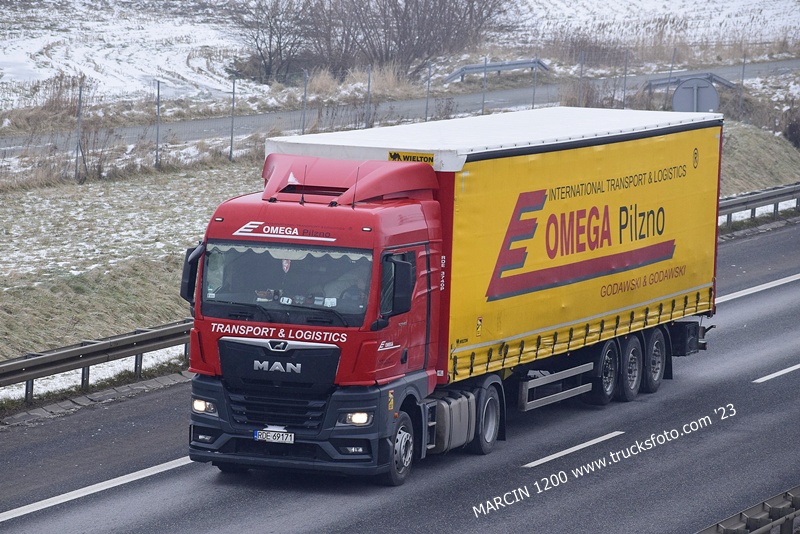 _DSC9550 OMEGA PILZNO-crop-MAN TGX II.JPG