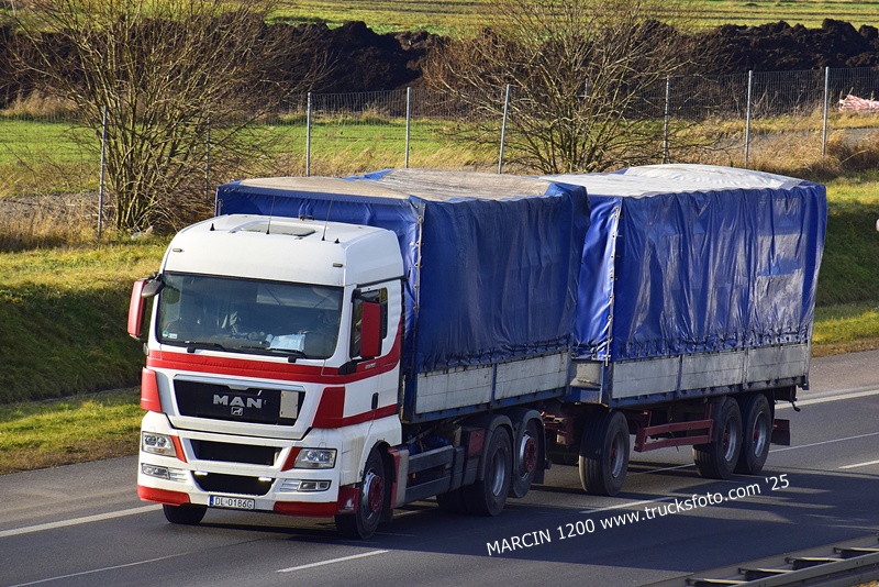 _DSC8045 MAN TGX-crop-MAN TGX.JPG