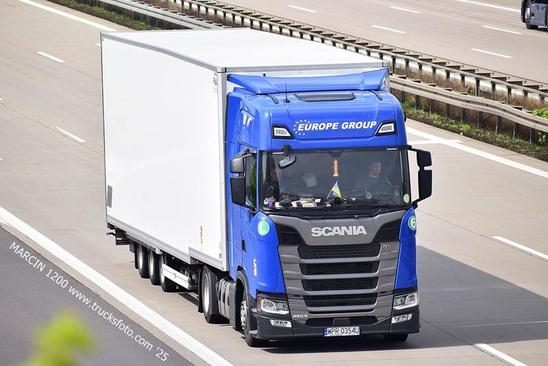 _DSC4754 EUROPE GROUP-crop-SCANIA S460.JPG