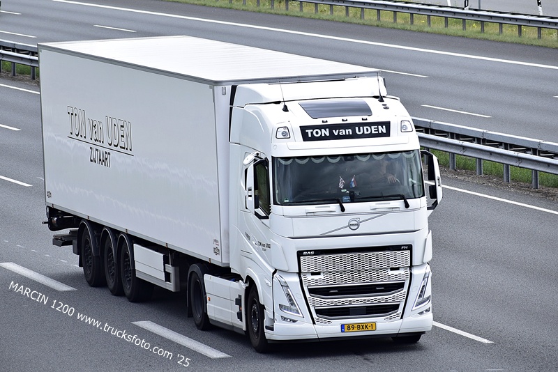 _DSC8911 TON VAN UDEN-crop-VOLVO FH5.JPG