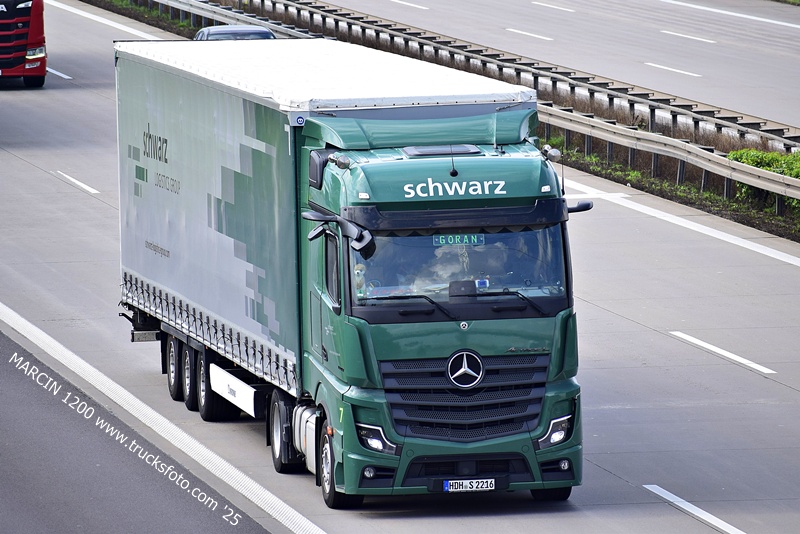 _DSC4960 SCHWARZ-crop-ActrosL MP5.JPG