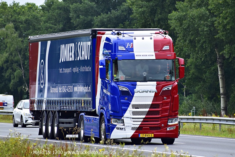 _DSC0890 JONKER&SCHUT-crop-SCANIA S530 V8.JPG