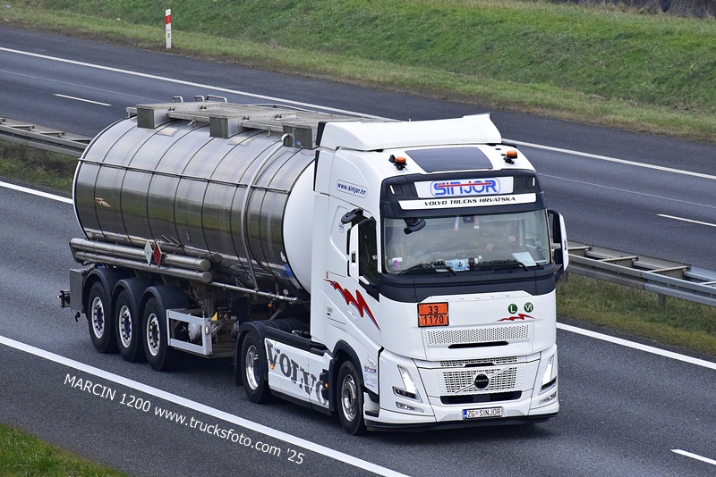 _DSC5214 SINJOR-crop-VOLVO FH AERO.JPG