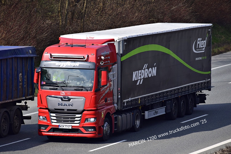 KIEDROŃ-crop-MAN TGX II.JPG