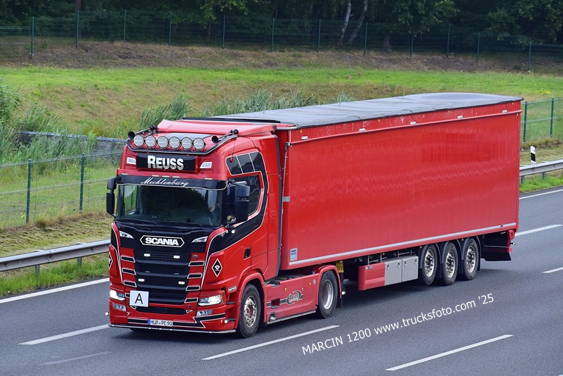 _DSC8456 REUSS-crop-SCANIA S V8.JPG