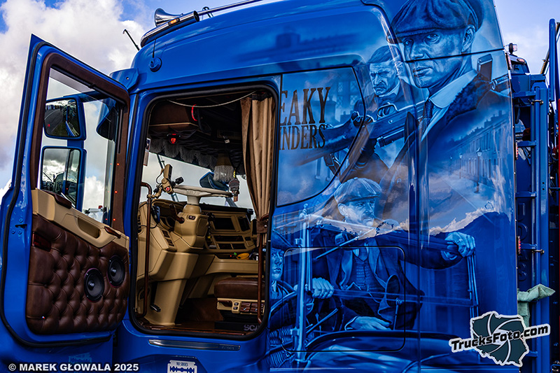 Scania R590 Molanders Peaky Blinders Birmingham.jpg