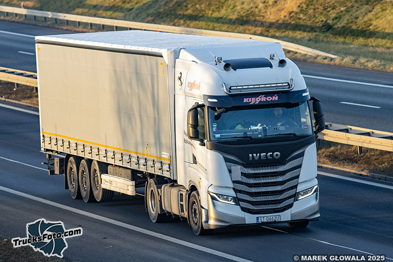 Iveco S-Way - Kiedroń.jpg