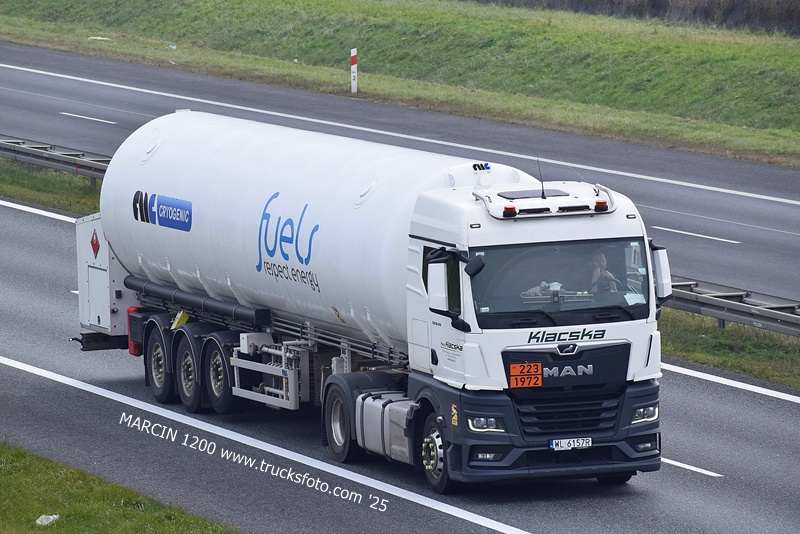 _DSC5352 KLACSKA-crop-MAN TGX II.JPG