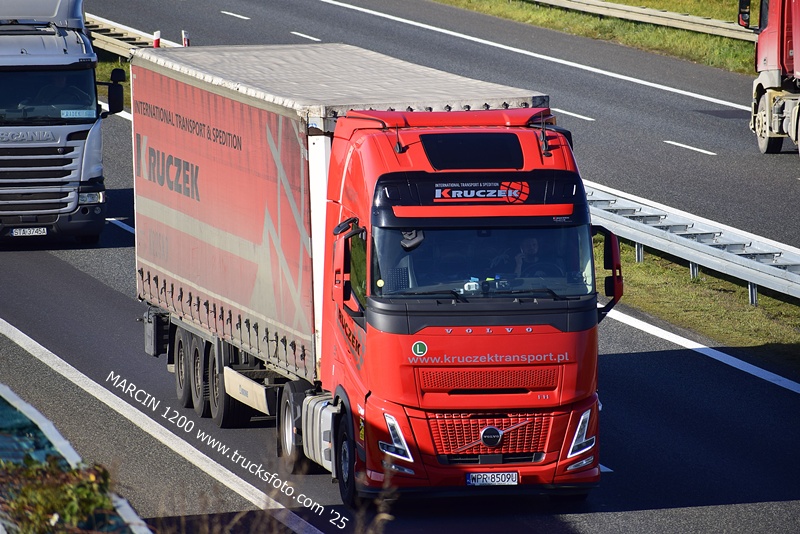 _DSC4072 KRUCZEK-crop-VOLVO FH AERO.JPG
