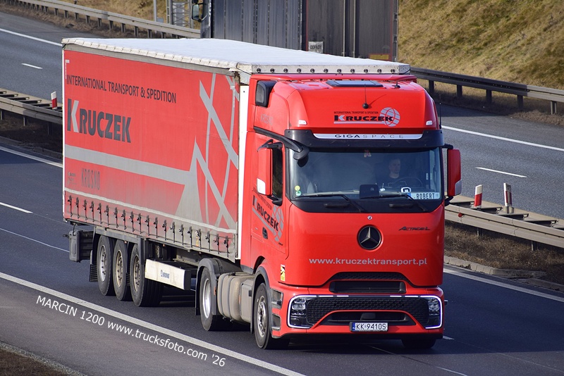 _DSC1587 KRUCZEK-crop-ActrosL ProCabin.JPG