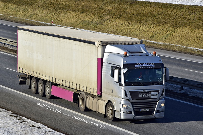 _DSC4270 AGA TRANS-crop-MAN TGX.JPG