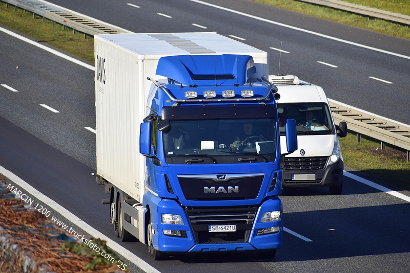 _DSC3929 DAVIS-crop-MAN TGX.JPG