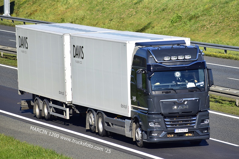 _DSC3640 DAVIS-crop-MAN TGX II.JPG