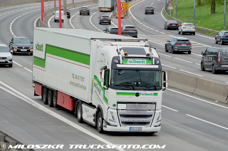 Volvo FH5_Schuett_5149.JPG