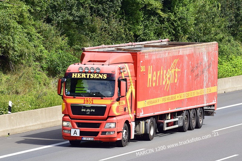 _DSC8702-crop-Hertsens-MAN TGX.JPG