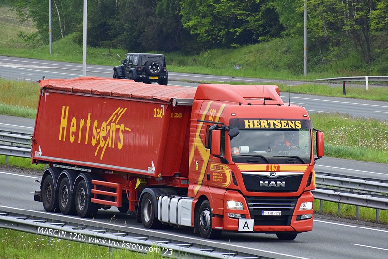 _DSC3774 HERTSENS-crop-MAN TGX.JPG