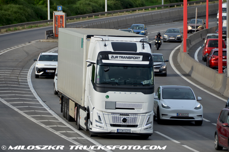 Volvo FH Aero_Żur Transport_5027.JPG