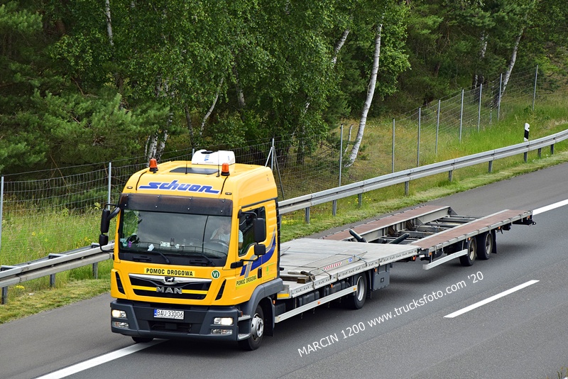 _DSC1774 SCHUON-crop-MAN TGL.JPG