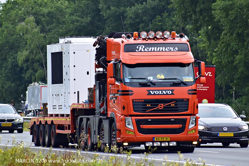 _DSC0902 REMMERS-crop-VOLVO FH3.JPG
