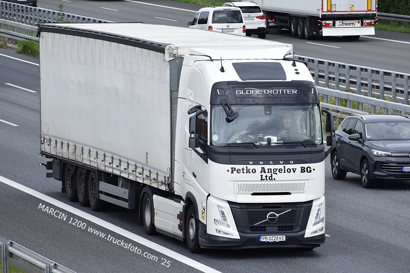 _DSC7890 Petko Angelov BG LTD-crop-VOLVO FH AERO.JPG
